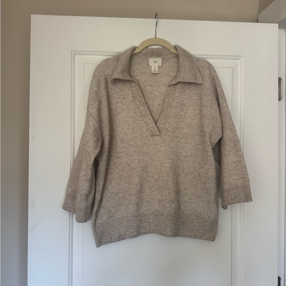 H&M Women's V-Neck Sweater in Light Beige